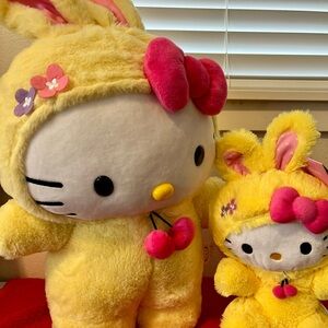 Hello Kitty Plush Duo in Yellow and Pink